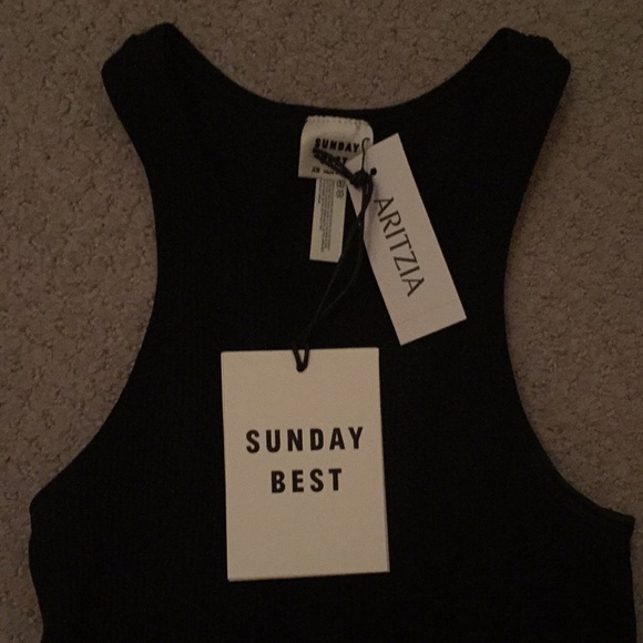 Aritzia’s “Sunday Best” Moxie Seamless body suit - Picture 2 of 3